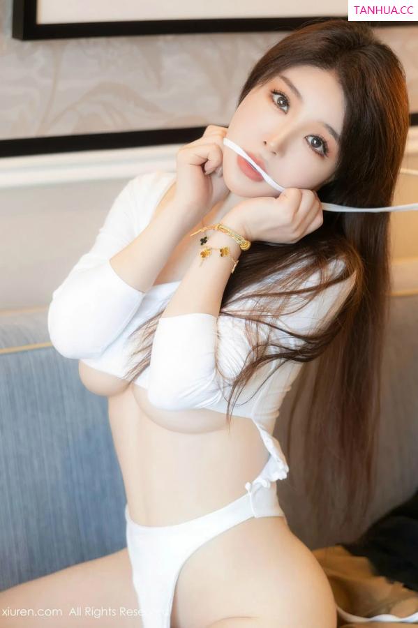   [XiuRen]高清写真图 2024.04.10 No.8366 雨儿酱eve 美臀性感第74张图片